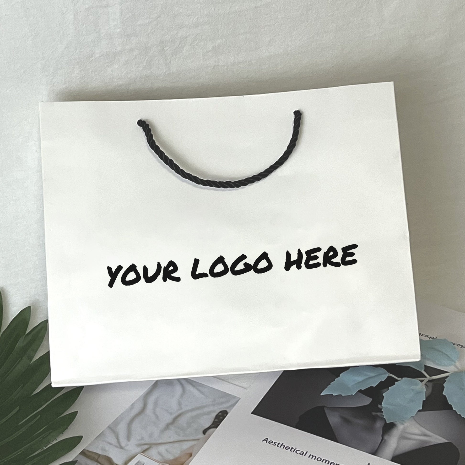 Custom Logo Boutique Paper Bags Shopping Bags with Handle Clothes Merchandise Bag Boutique Retail Bag Party Gift Bag Wedding Bag Recyclable